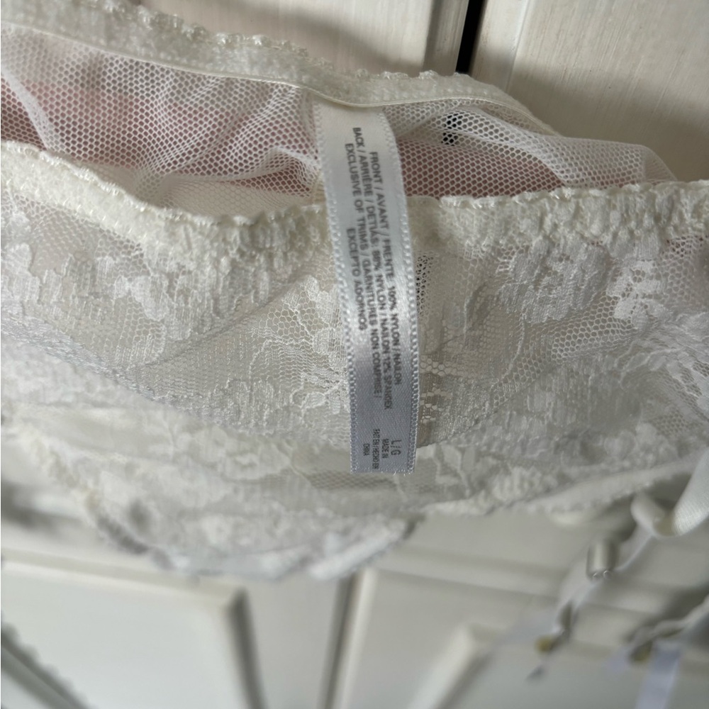 VS “I Do” bridal set 34D - Picture 6 of 8